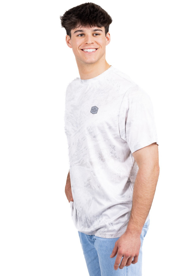 Realtree Men's White Fishing Bass Master Performance Short Sleeve Shirt | Realtree Aspect
