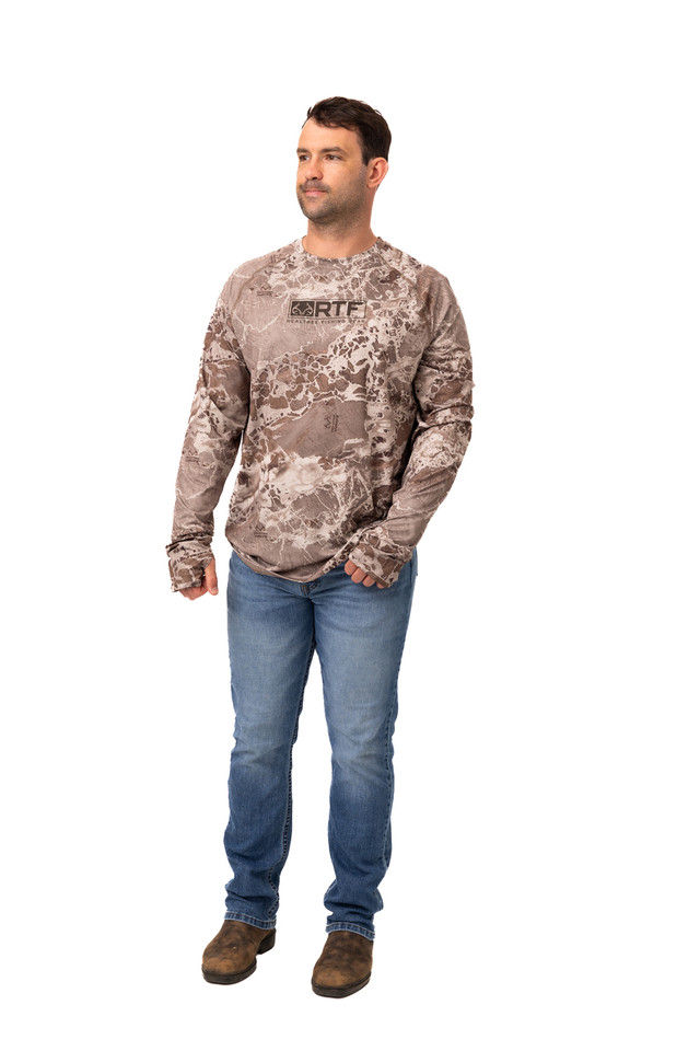 Realtree Realtree Fishing Men's Tan Long Sleeve Crew Neck Shirt | Realtree WAV3