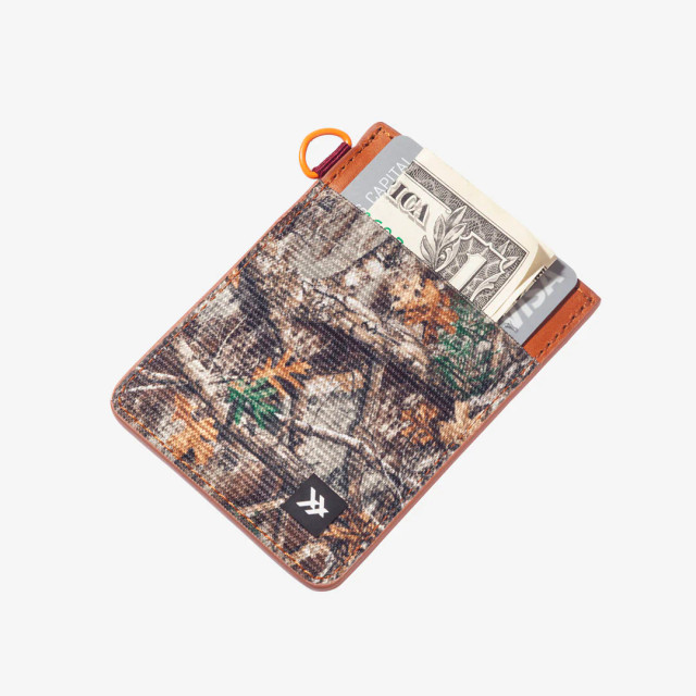 Realtree Thread Camo Vertical Wallet | Realtree EDGE