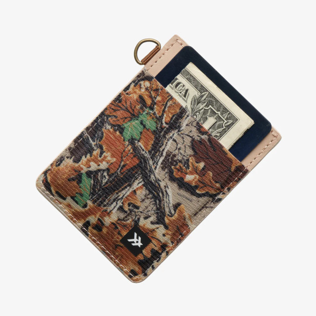 Realtree Thread Camo Vertical Wallet | Realtree Advantage Classic