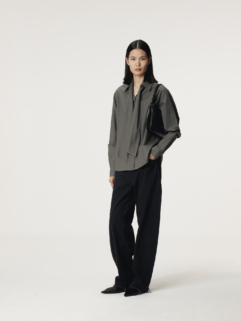 Recto 90S HIGH-RISE CURVED LEG JEANS (BLACK)