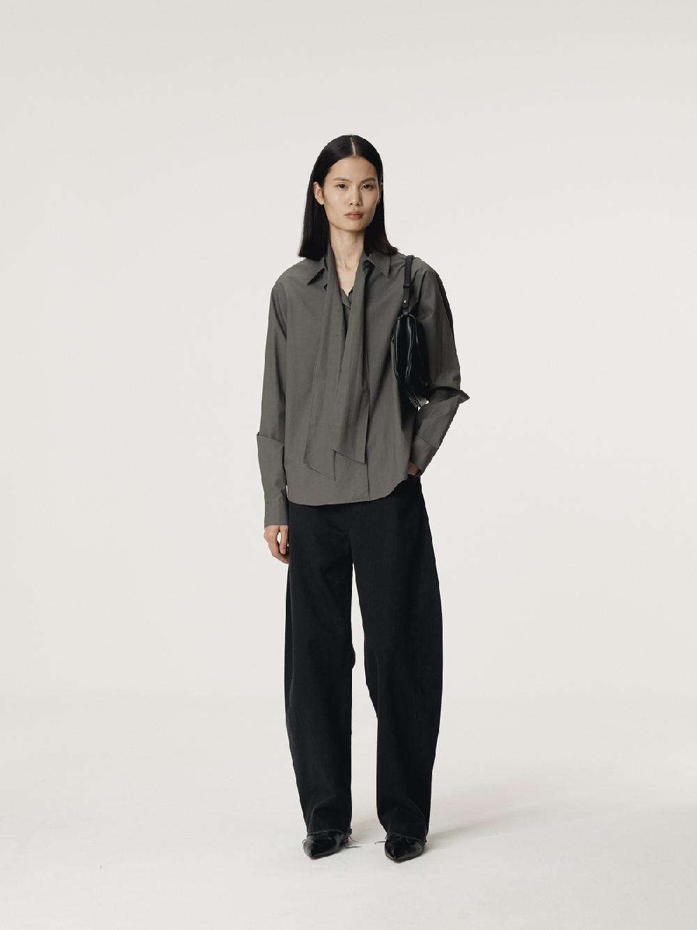 Recto 90S HIGH-RISE CURVED LEG JEANS (BLACK)