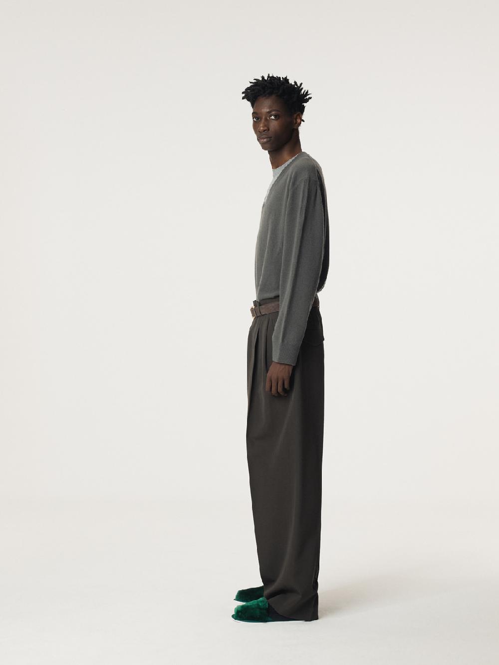 Recto CONTRAST LAYERED V-NECK KNIT TOP (TAUPE GREY)