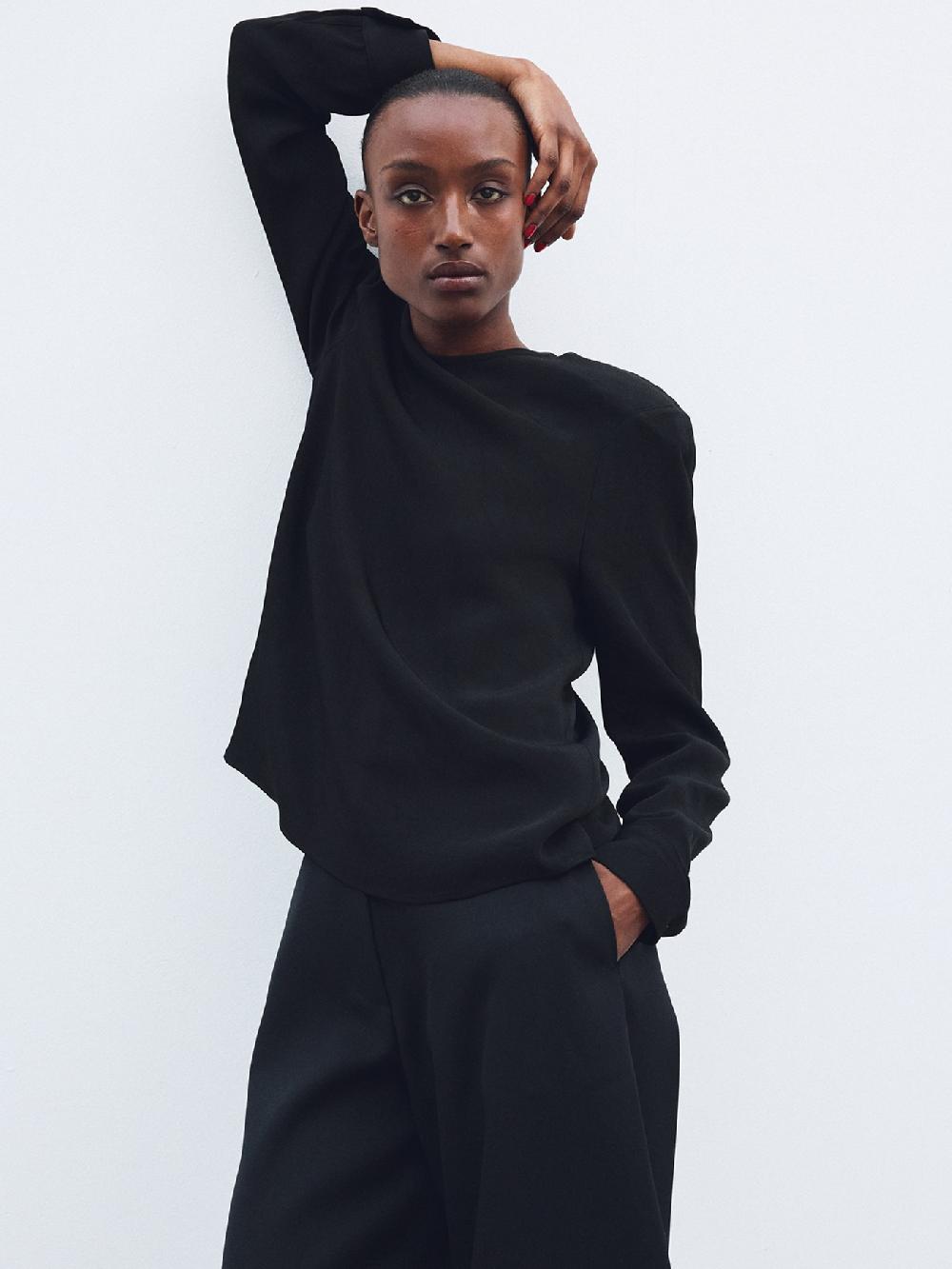 recto CURVED SHOULDER LINE BLOUSE (BLACK)