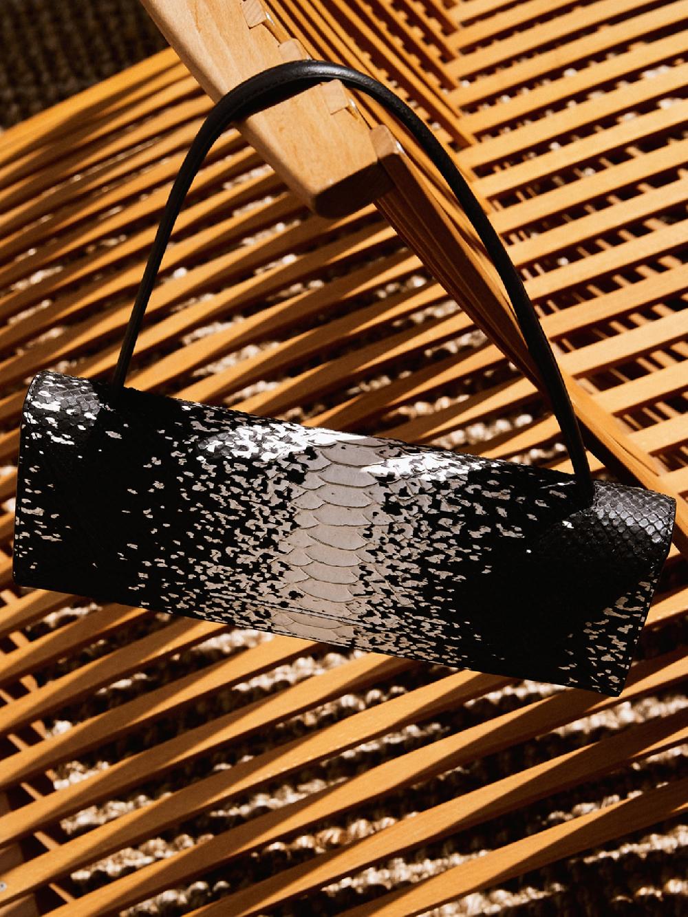 recto ENVELOPE BAG (DARK CHOCOLATE)