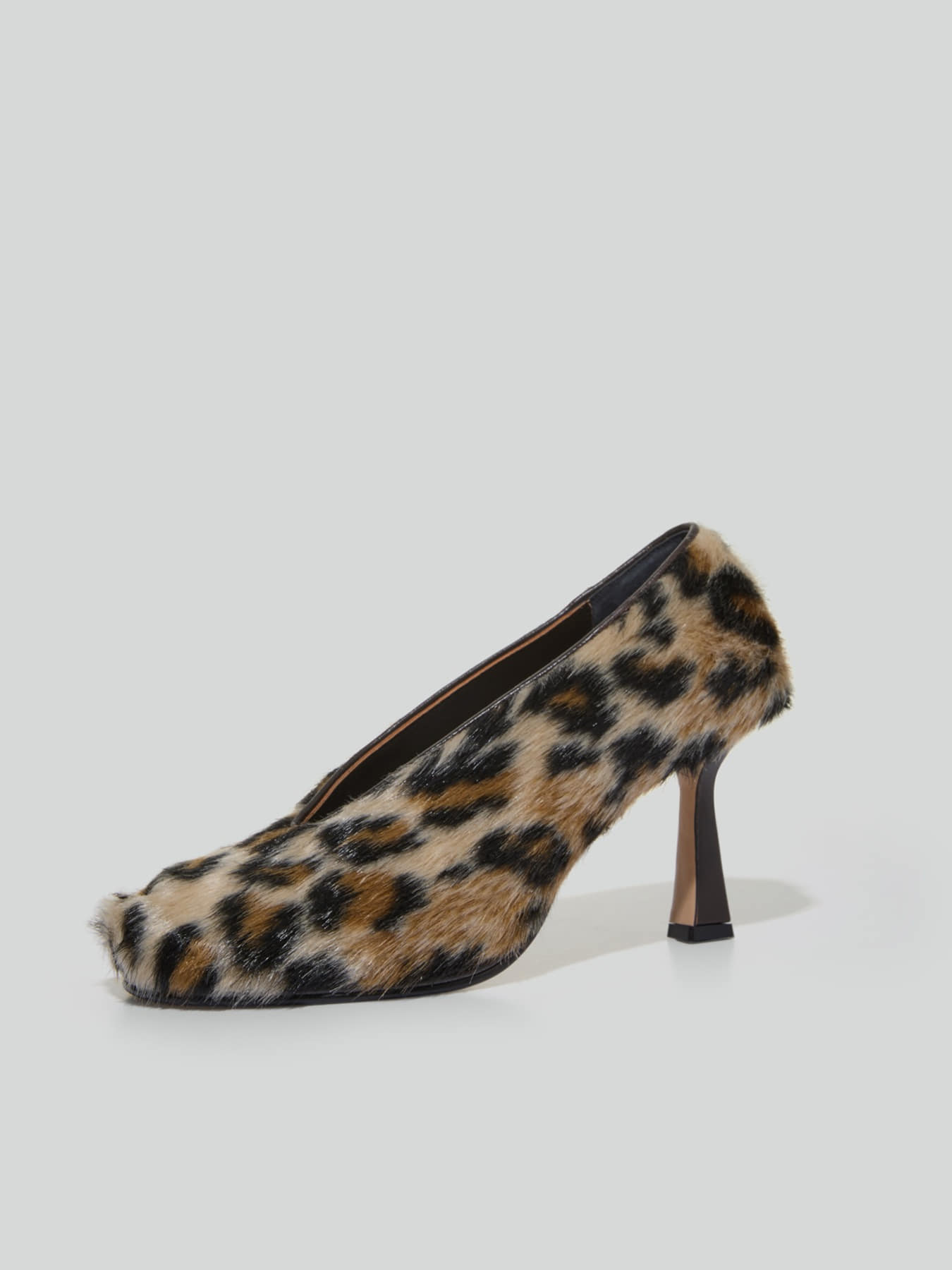 recto LEOPARD FAUX FUR POPPY PUMPS (BEIGE)