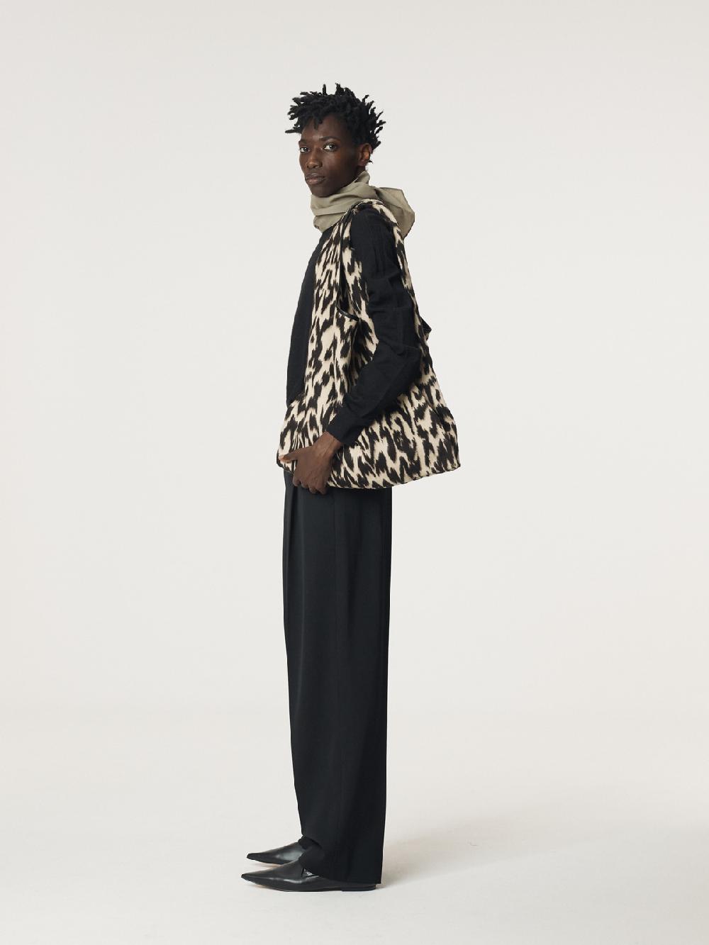 Recto LEOPARD WOOL SHOULDER BAG (BROWN)