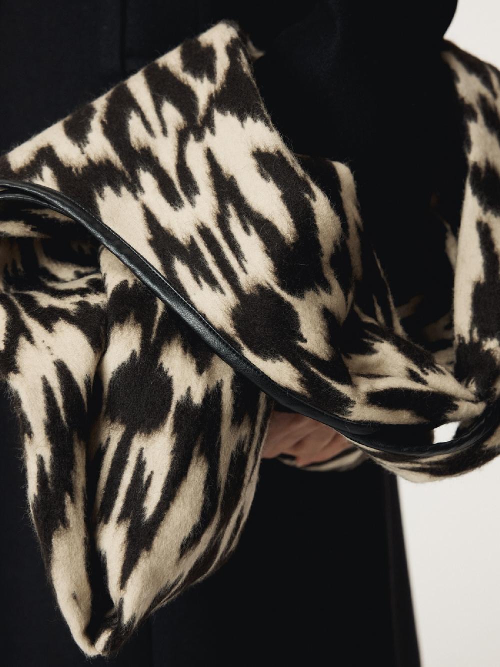 recto LEOPARD WOOL SHOULDER BAG (BROWN)