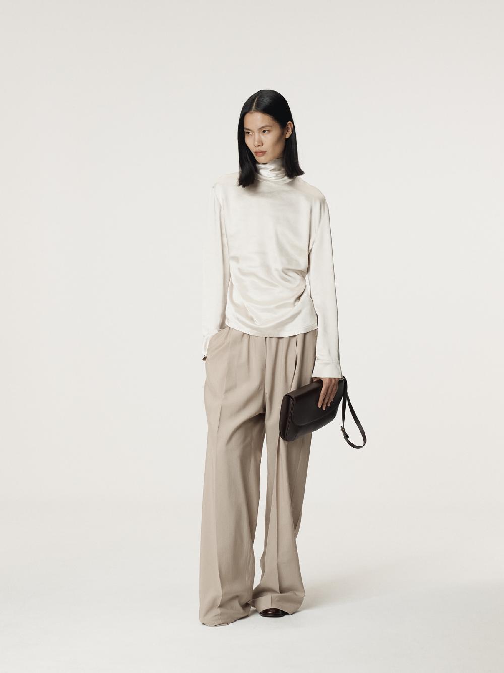 Recto OPEN BACK SCARF SATIN BLOUSE (PALE BEIGE)