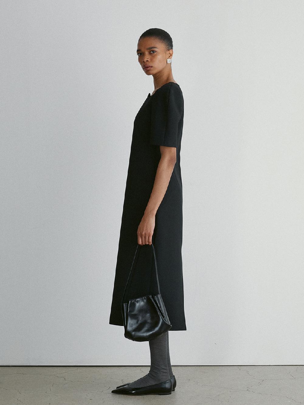 Recto RC CURVED NECK STRUCTURED DRESS (BLACK)