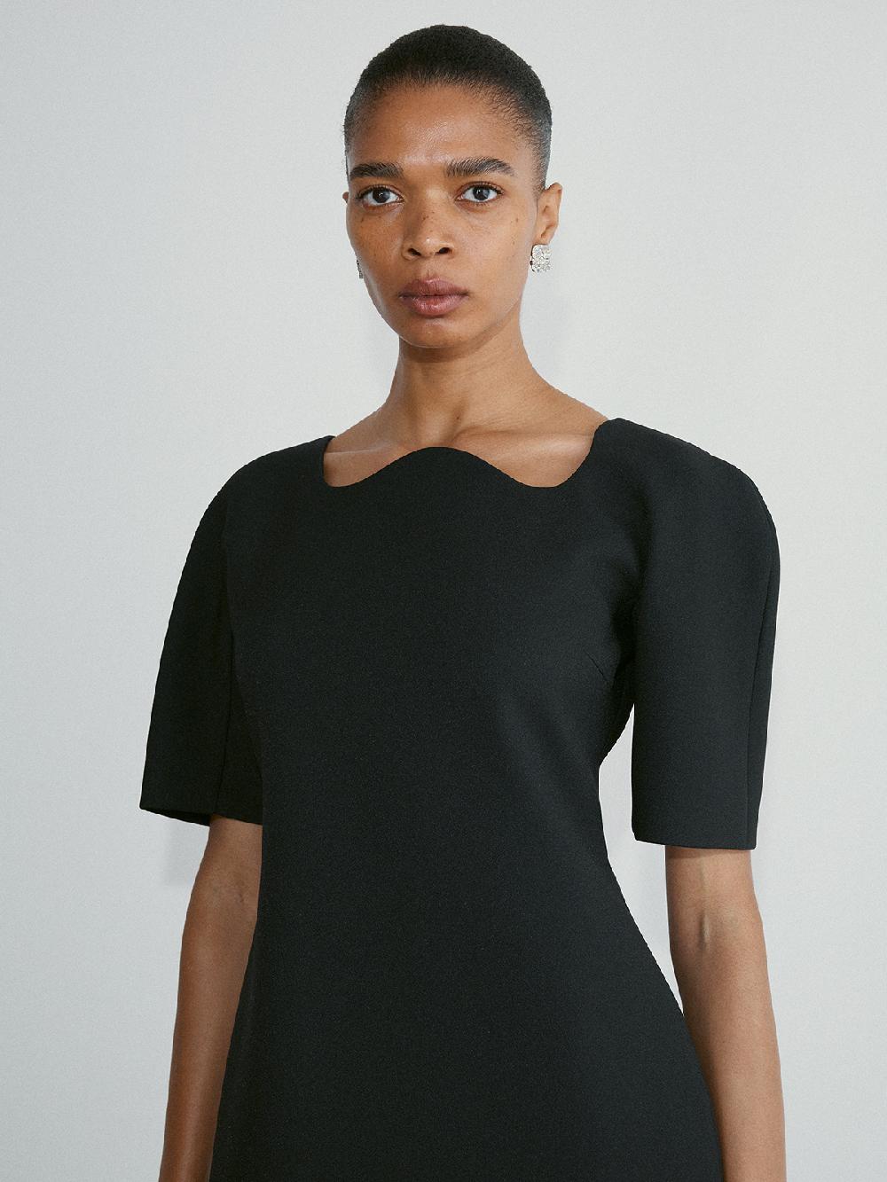 Recto RC CURVED NECK STRUCTURED DRESS (BLACK)