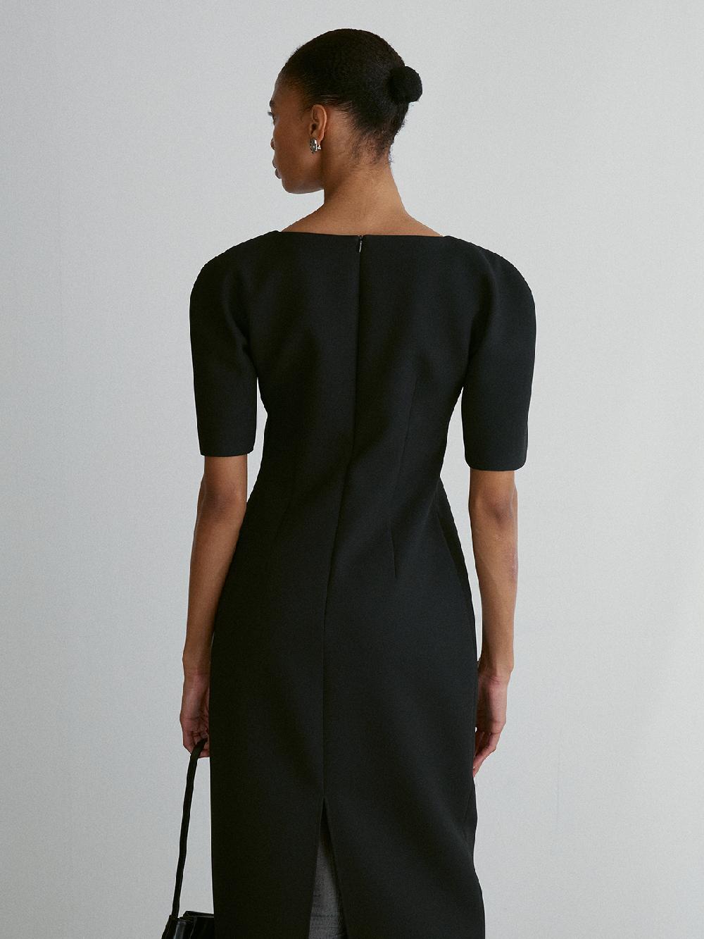 Recto RC CURVED NECK STRUCTURED DRESS (BLACK)