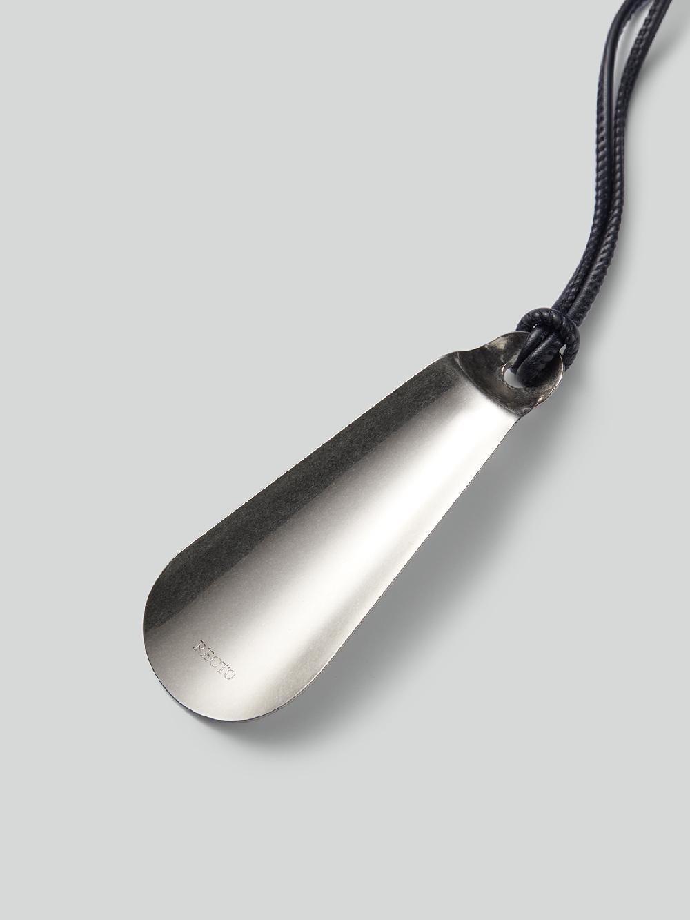 Recto SHOEHORN NECKLACE (BLACK)