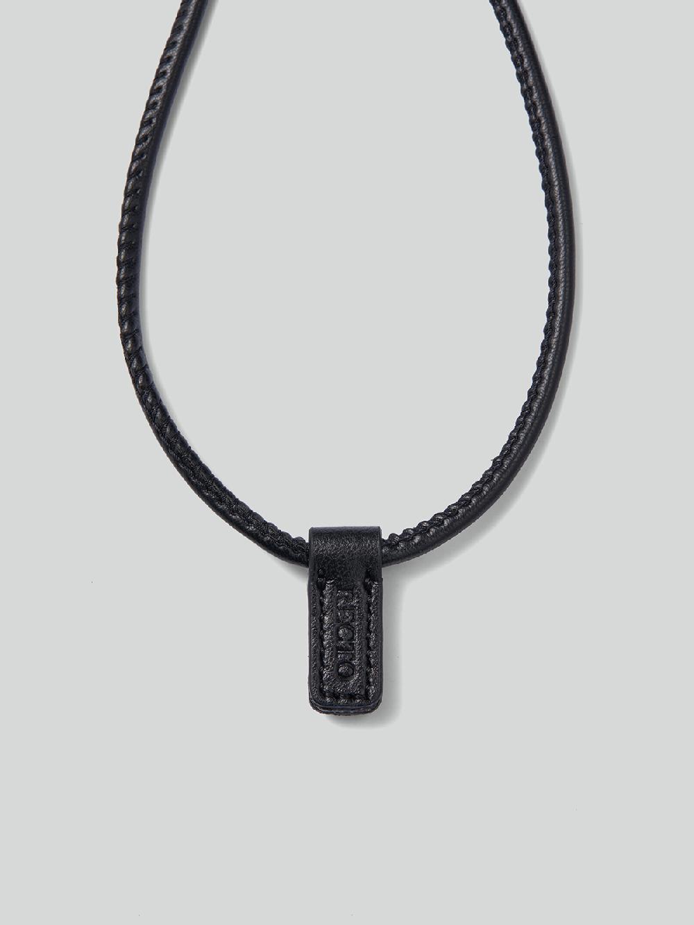 Recto SHOEHORN NECKLACE (BLACK)