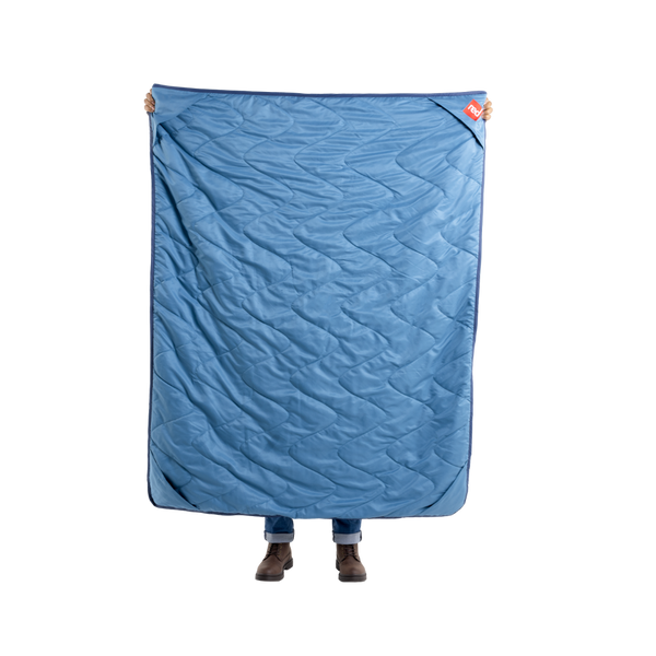 Red Paddle Quilted Lightweight Water-Resistant Adventure Blanket - Blue