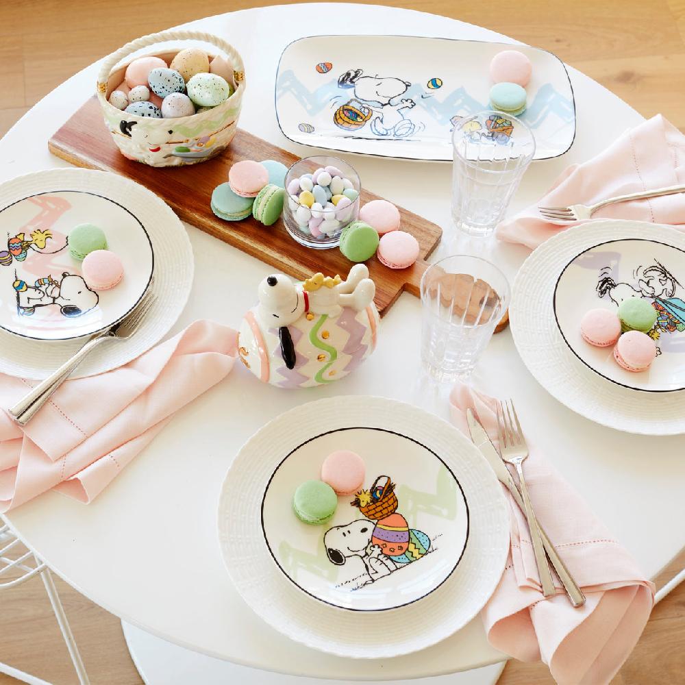Reed & Barton Snoopy Easter Hors D'Oeuvre Tray