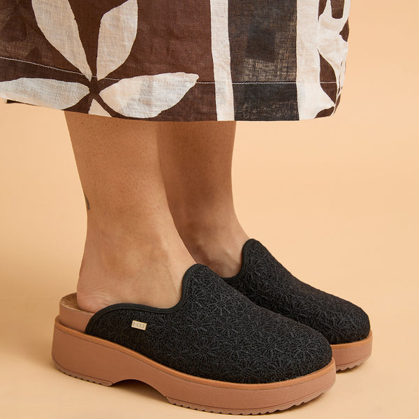 Reef Women's Clogs And Mules Vista Skye Black Lace