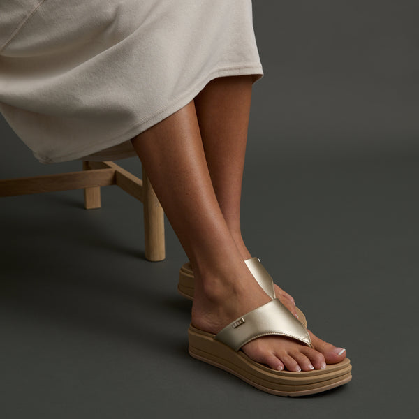 Reef Women's Flip-Flops Aura Serenity Golden Hour