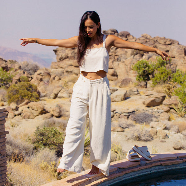 Reef Vacation Mode: Activated Tori Linen Tank Almond Milk