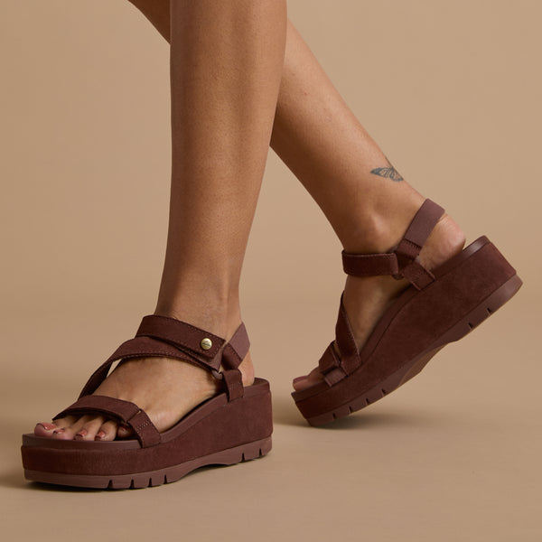 Reef Women's Ankle Strap Sandals Vista Higher Luna Cappuccino Suede