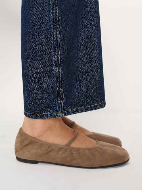 Reformation Buffy Ruched Ballet Flat Farro Suede