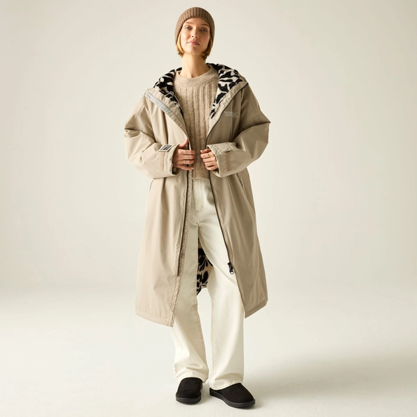 Regatta Adult Waterproof Changing Robe | White Pepper Abstract Floral