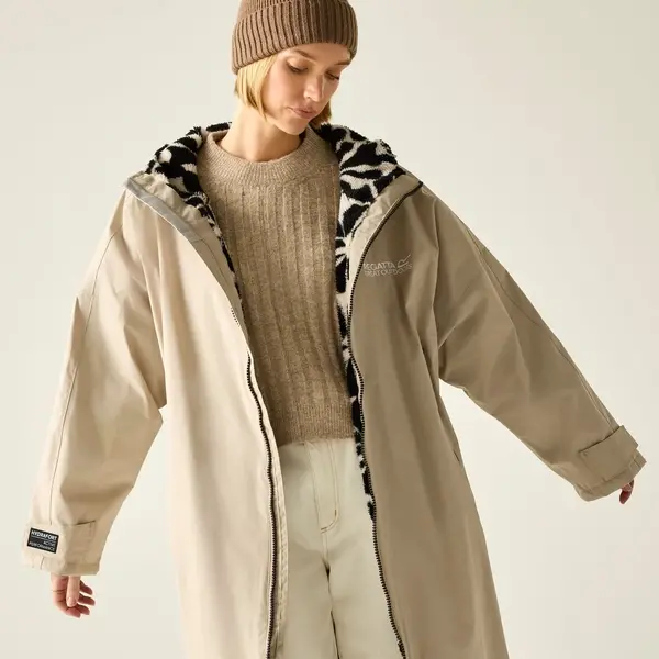 Regatta Adult Waterproof Changing Robe | White Pepper Abstract Floral