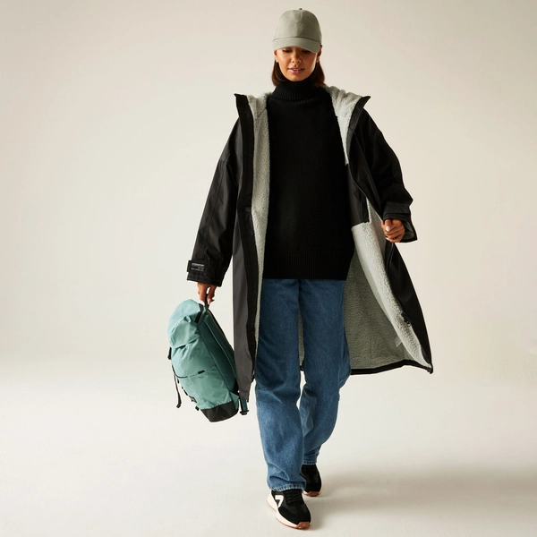 Regatta Adult Waterproof Changing Robe | Black