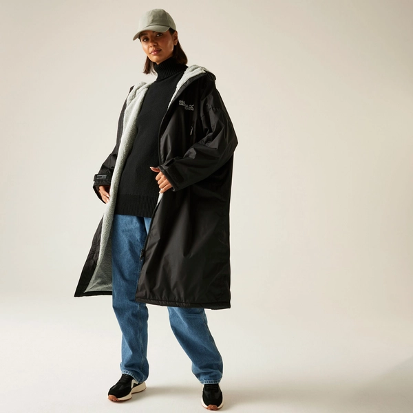 Regatta Adult Waterproof Changing Robe | Black