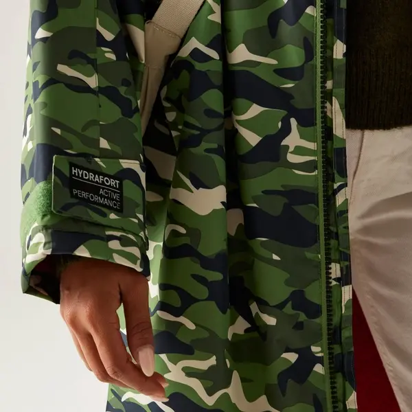 Regatta Adult Waterproof Changing Robe | Green