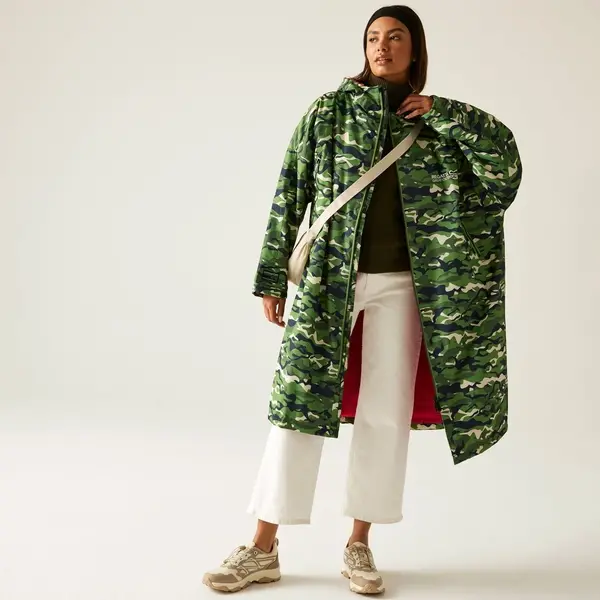 regatta Adult Waterproof Changing Robe | Green