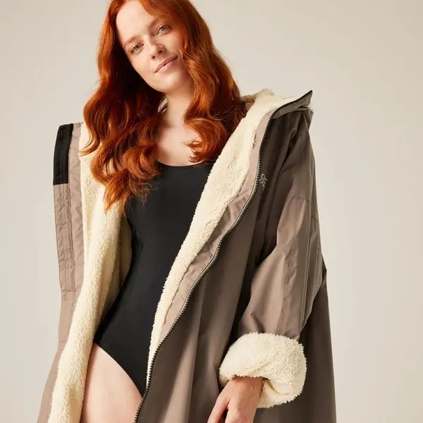 Regatta Adult Waterproof Changing Robe | Mocha