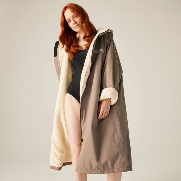 regatta Adult Waterproof Changing Robe | Mocha