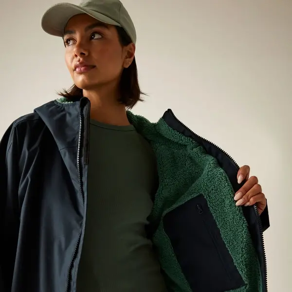 Regatta Adult Waterproof Changing Robe | Navy