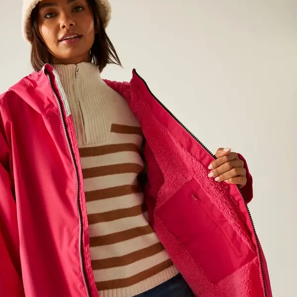 Regatta Adult Waterproof Changing Robe | Pink Potion