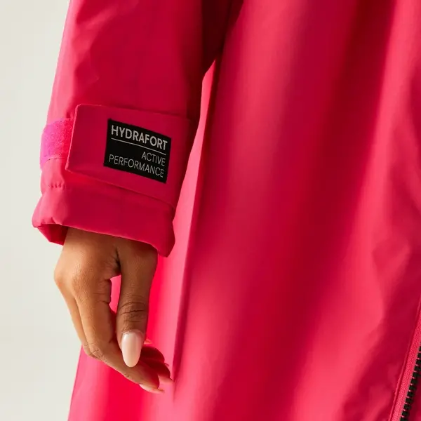 Regatta Adult Waterproof Changing Robe | Pink Potion