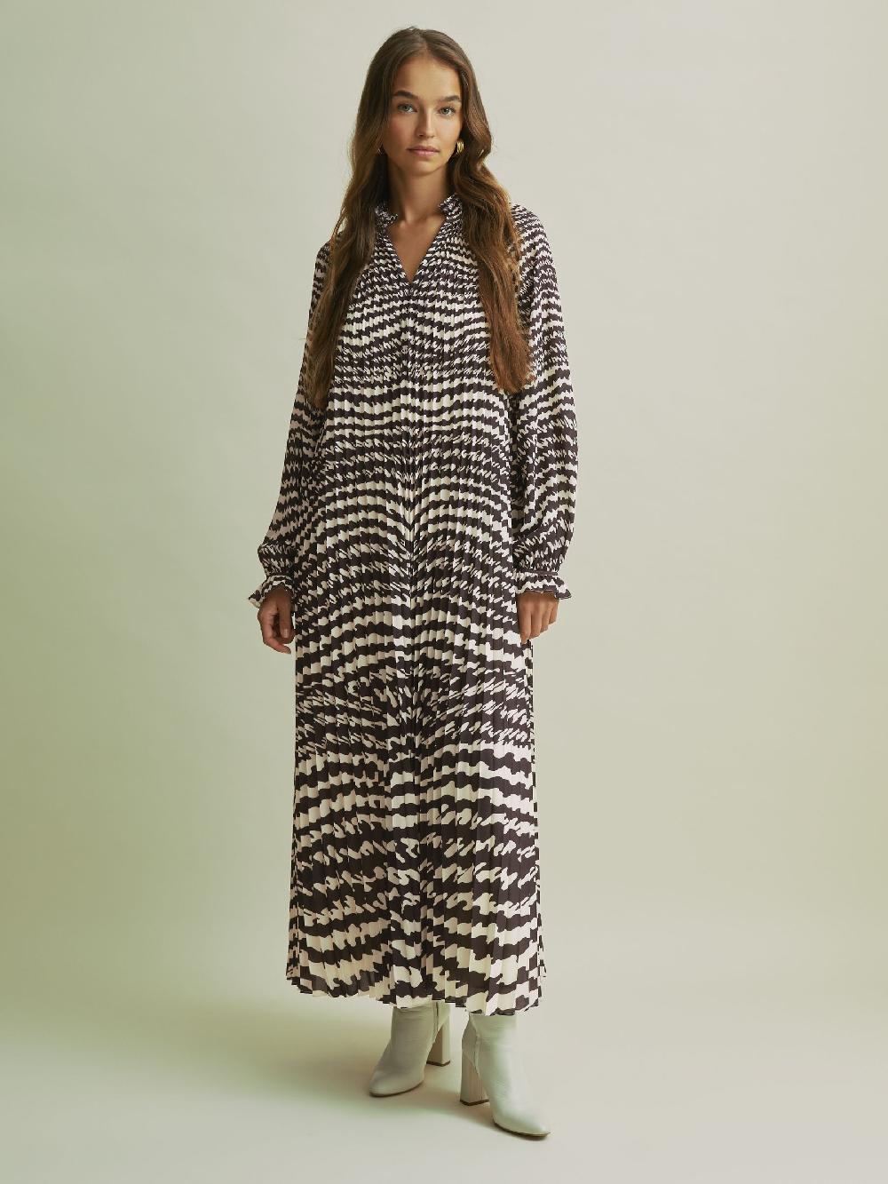 Reiss Florere Pleated Frill Midi Dress In Chocolate