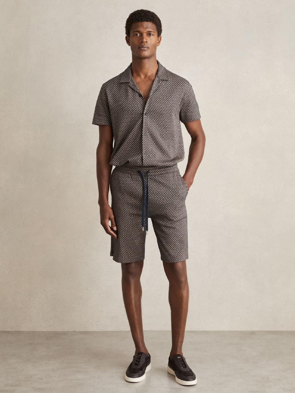 Reiss Geometric Jacquard Drawstring Shorts In Tobacco Brown/Navy