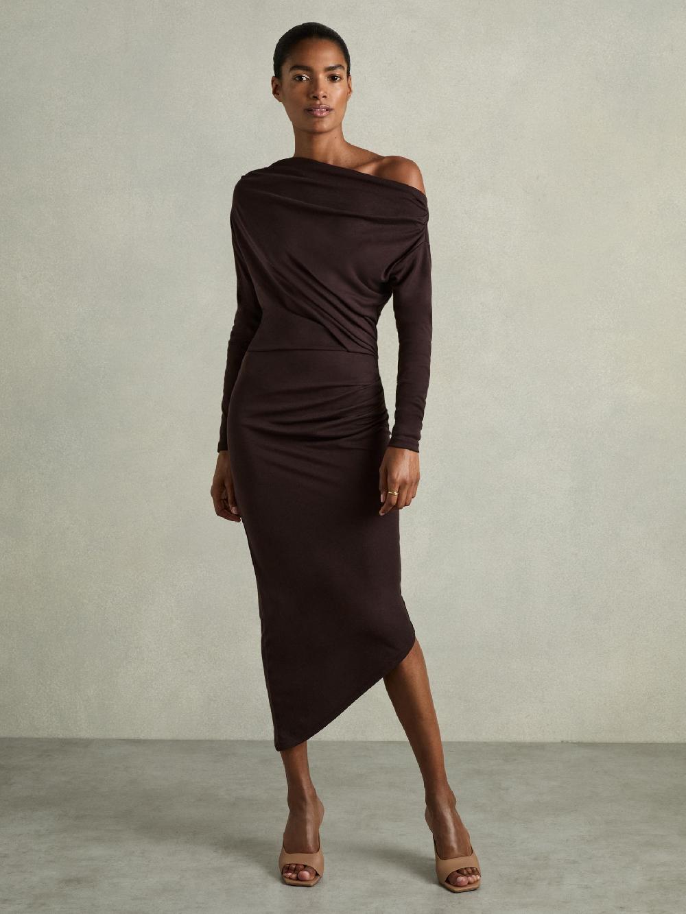 Reiss Off-The-Shoulder Ruched Jersey Midi Dress In Brown