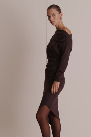 Reiss Off-The-Shoulder Ruched Jersey Midi Dress In Brown