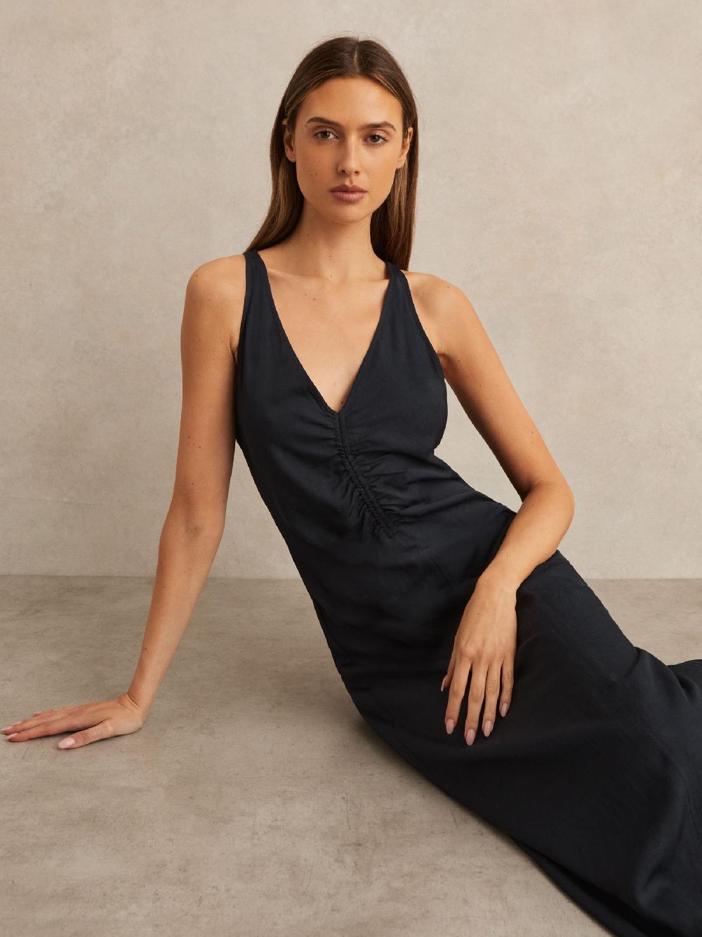 Reiss Petite Ruched Sleeveless Midi Dress With Linen In Navy