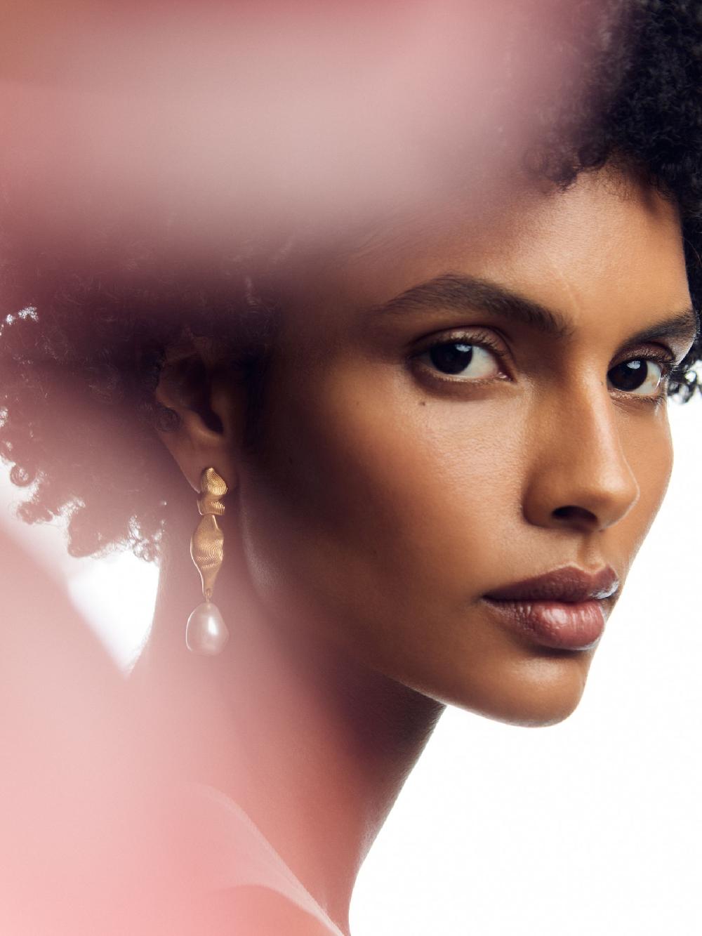 Reiss Faux-Pearl Molten Drop Earrings In Gold-Tone