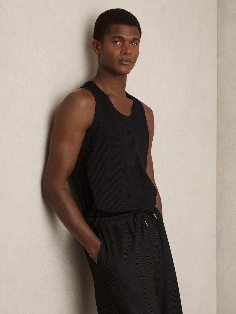 reiss Textured Crew Neck Ribbed Vest in Black