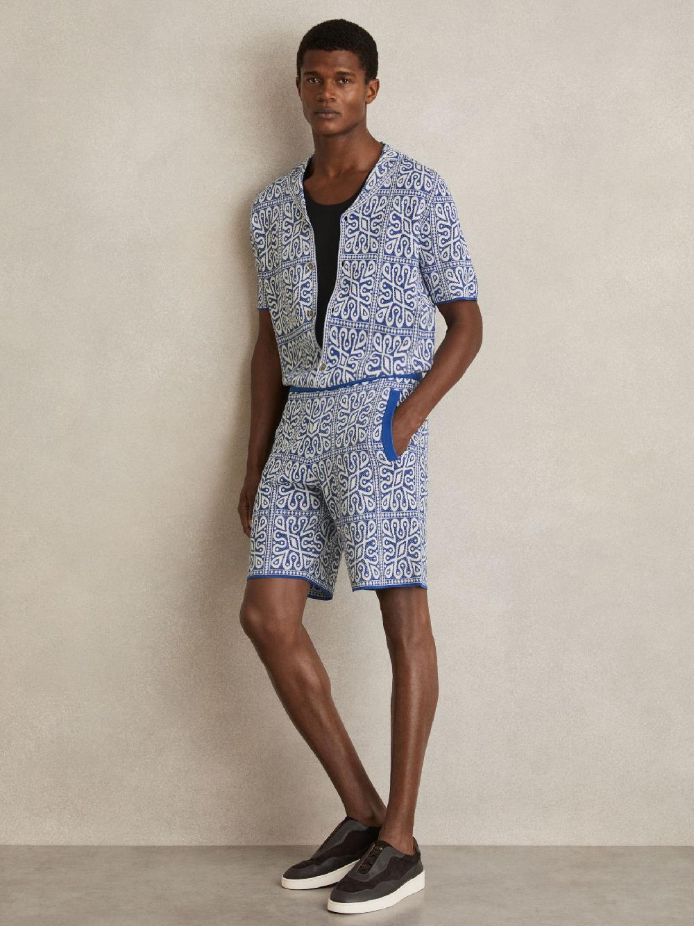 Reiss Tile Pattern Knit Shorts In Blue/White