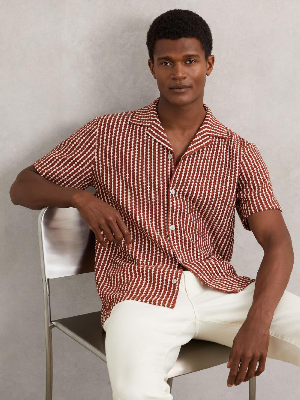 Reiss Textured-Stripe Cuban-Collar Shirt In Rust Red/White