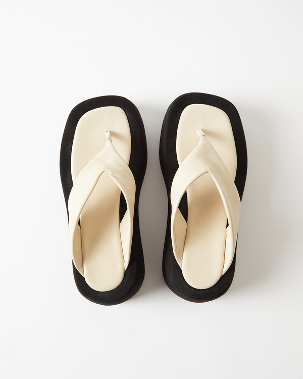 Rejina Pyo Nikki Slides Leather Nappa Ivory