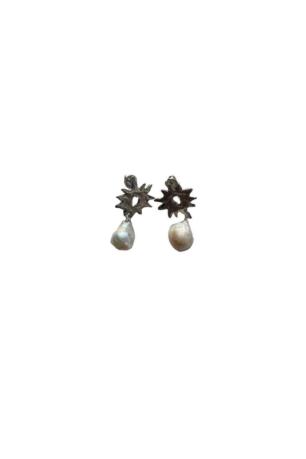 renli su Fortune star earrings in pearl