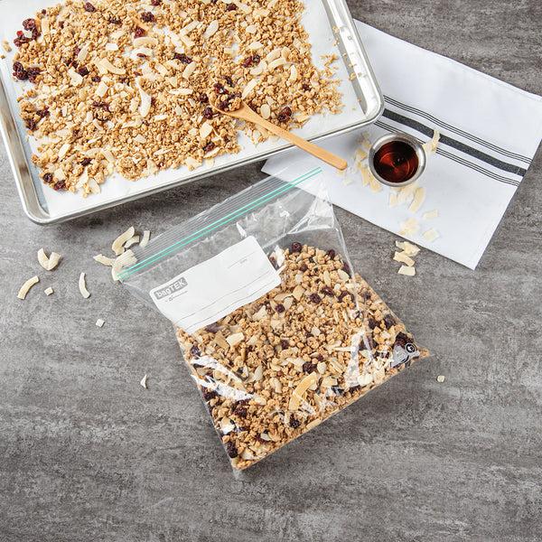 Restaurantware Bag Tek 1 Gal Clear Plastic Zip Bag - Double Zipper Write-On Label BPA-Free - 10 3/4" X 10 1/2" - 1000 Count Box