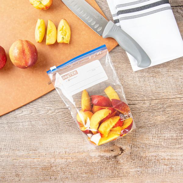 Restaurantware Bag Tek 1 Qt Clear Plastic Slider Freezer Bag - Expandable Bottom Write-On Label BPA-Free - 6" X 2 1/4" X 8" - 1000 Count Box