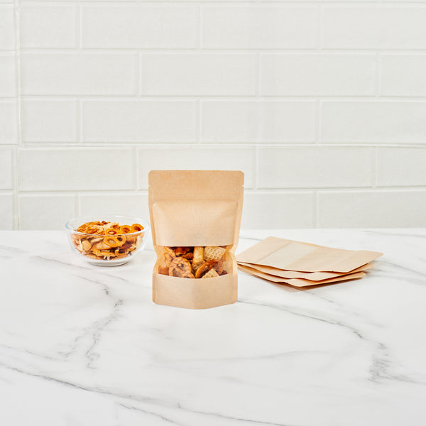 Restaurantware Bag Tek Kraft Plastic Small Window Bag - Heat Sealable - 7" X 4 3/4" X 1 1/2" - 100 Count Box